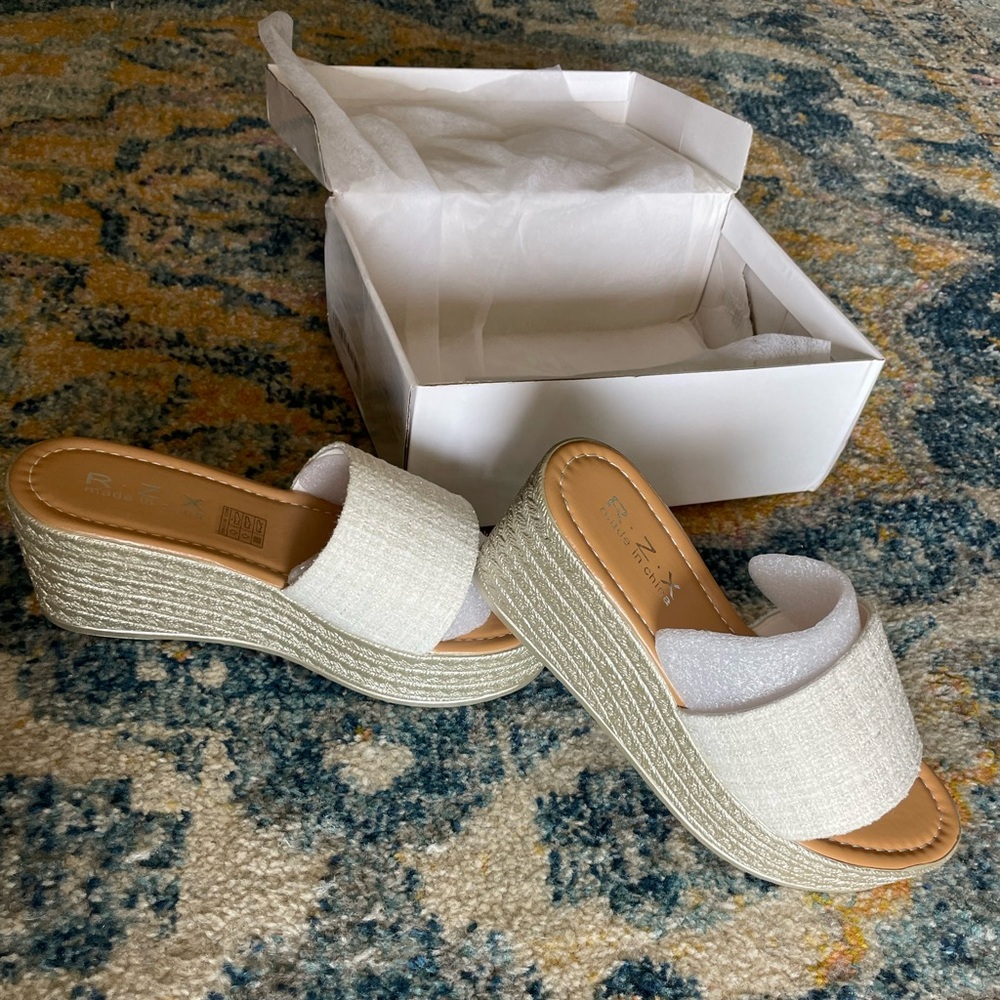 Women’s platform shoes/sandals
